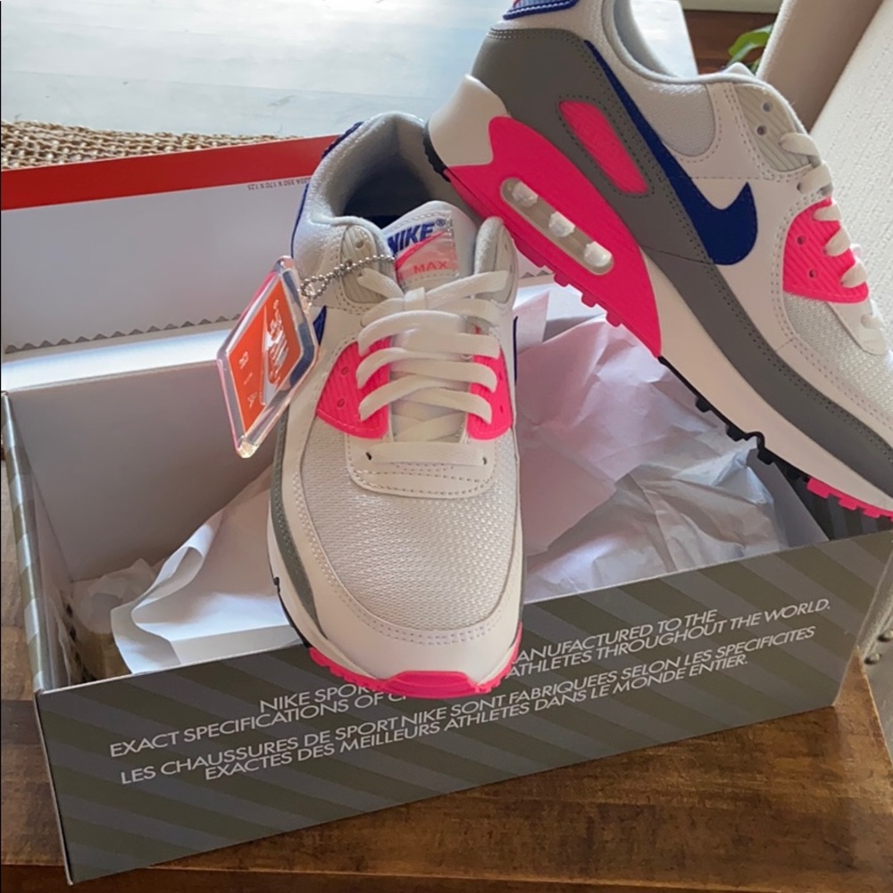 BRAND NEW Women’s Nike Air Max 111